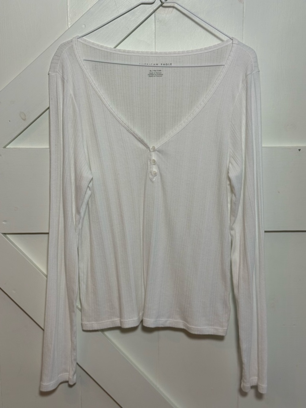 American Eagle XL Ivory Ribbed V Neck Henley Long Sleeve Top